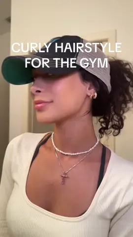 for my curly girlies🥰 #gymhair #gymhairstyle #curlyhairtutorial #curlyhair #curlyhairproblems #curlyhairtips #curls #curlyhead #gymgirlsoftiktok #gymgirlshit #gymgirlies #hairstyle #hathairstyle #clawclip #hairinspo #curlyhairstyles 