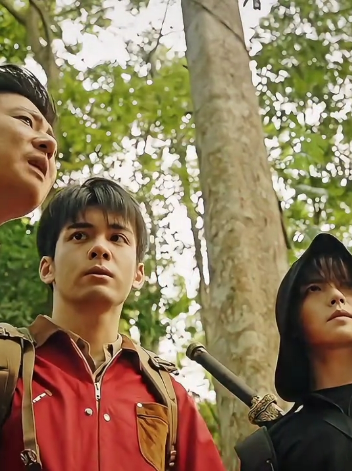 I just loved this trio among all the lost tomb series.. want to see more of them 😖 #tibetanseaflower #张康乐 #AdventureBehindtheBronzedoor #chinadrama #zhangkangle #zhangluyi #chinesedrama #ultimatenote #tombofthesea #cdrama #fyp #foryou 