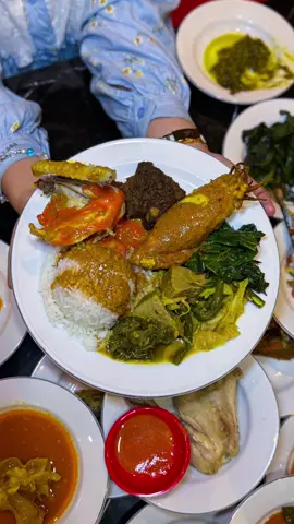 Restoran padang terenak di solo 🔥🔥🔥 📍nasi kapau uni yenni  Jl. Veteran No.335, Tipes, Kec. Serengan, Kota Surakarta, Jawa Tengah 57154 (Sebrang nikmat rasa tipes) 🔎Gmaps: restoran padang nasi kapau uni yenni ⏰Buka jam 08:00-22:00 . #infomakansolo #fyp #viral #nasikapau #nasipadang #naspad #rendang #ayampop #gulaikepalakakap #tunjang #tambusu #kulinersolo #kulinertiktok #jajanantiktok #solo #surakarta #solo24jam 