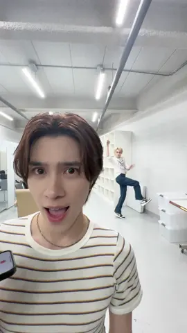 Do you know how to sing 'Give Me That' in Chinese?  #WayV #威神V #GiveMeThat #WayV_GiveMeThat  #ONTHEWay #WUHAN #WayV_ONTHEWay_in_WUHAN 