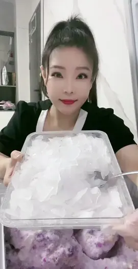 #iceeating #ice #icequeen 