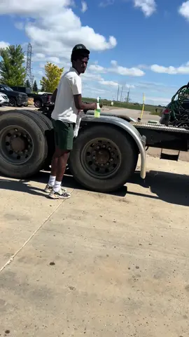 That’s right teach em you good job son 🤦🏾‍♂️🤣😂 