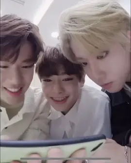 Oh my god they are so cute and so young in this video and Jeongin's eyes make me melt with love he looks like this emoji 