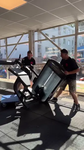 Day 2 recap ⚙️⚒️🔩 🇳🇱 Het team heeft keihard doorgewerkt om de gym in Zaandam (Hof van Zaenden) klaar te hebben.  — 🇬🇧 The team has worked very hard to have the gym in Zaandam (Hof van Zaenden) ready. #gymone #gymonenl #zaandam #gym #Fitness #sportschool #zaanstad 