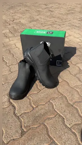 The #Bova chelsea safety boot is an industry favourite. #OnyxMiningSupplies #safetyboots #boots #fashion #safety #lookinggood 