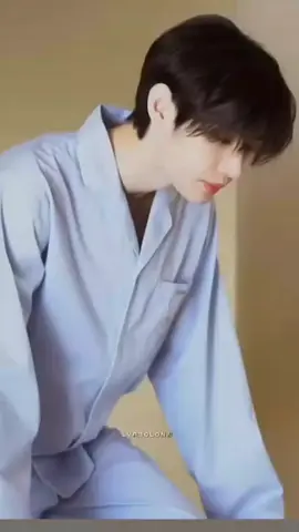 man he looks so fine even in pajamas😭#sunghoon #enhypen #engenes #enhypen_belift #fypyoupage #fypy #tiktok #followers #kpop 
