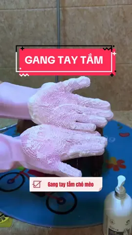Gang tay tắm thú cưng nhà Sen nào nuôi nhất định nên có ạ. Vừa tắm vừa mát- xa thú cưng thoải mái. Vừa bảo vệ tay của Sen, có thể tắm dùng được cả 4 mùa #xuhuong #xuhuong2024 #xuhuongtiktik2024 #fyt #trending #ticipetspa #lulupetspa #thanhpetspatainha #phukienthucungticipet #muataitiktok #ticipet #muataitiktokshop #gangtaytamchochomeo #baotaytamchocho #baotaytamchothucung #gangtaysilicon #gangtaysieudai 