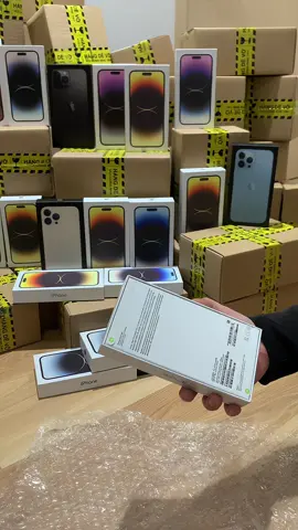 Mọi người cùng xem bạn nhân viên bên em trong quá trình đóng hàng gửi khách đây ạ 🥰