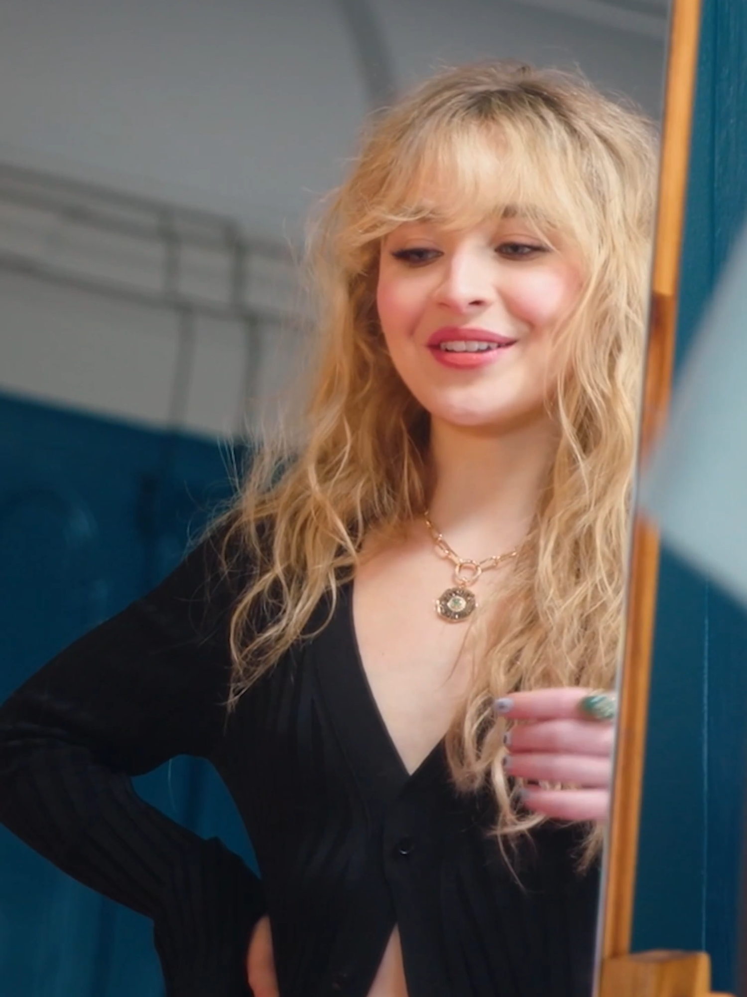 @sabrinacarpenter shows us her #OutfitsOfTheWeek. #voguegermany #sabrinacarpenter #sabrinacarpanteredit #sabrinacarpentervideos #sabrinacarpenter❤❤❤ #fashion #fashiontiktok