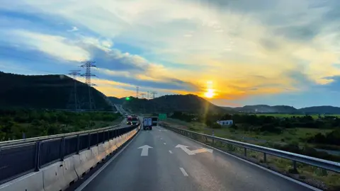 Em đi về ở phía mặt trời.. Anh về phía một đời không em🥺🥺#xuhuong #fyp #canhdep #cungduongdep #tamtrang #nhacbuontamtrang #chill 