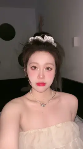 Em ngồi nơi đây như người say ngóng anh về