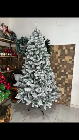 🎄✨Mostrando um pouco dessa árvore de natal nevada maravilhosa, lembrando que temos em diversos tamanhos🌟🎄 Para mais informações acesse o link na bio✨🎄 . . . #christmastiktok #foryou #viral #tiktok #natal 