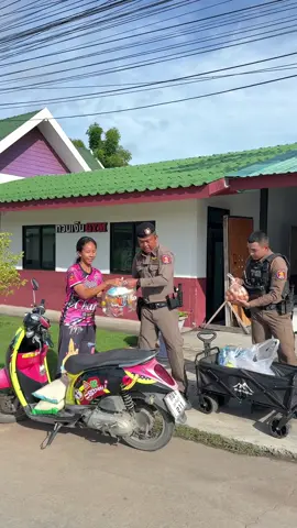 #สะพานบุญ น้องฝ้าย แม่เลี้ยงเดี่ยว ตกงาน ตระเวนสมัครงานยังไม่มี ที่ไหนตอบรับ เข้ามาขอความช่วยเหลือที่ห้องปันสุข ขอเป็นกำลังใจให้น้องฝ้ายมีงานทำ สู้ๆครับ✌️✌️✌️#ตำรวจไทยหัวใจประชาชน #ตำรวจช่วยชุมชน #ชุมชนช่วยเหลือกัน #ตำรวจสุพรรณบุรีทำดี #สุพรรณบุรี #สารวัตรนาวิน#ตํารวจภูธภาค7 