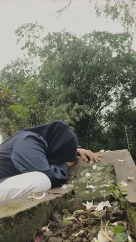 Sall aku kangen ayahku yang udh beda alam sall🥺#fypシ゚viral #cilacap #fyppppppppppppppppppppppp #tamplatecapcut #ayah #makam #perempuan #salpriadi #sad #sadstory 
