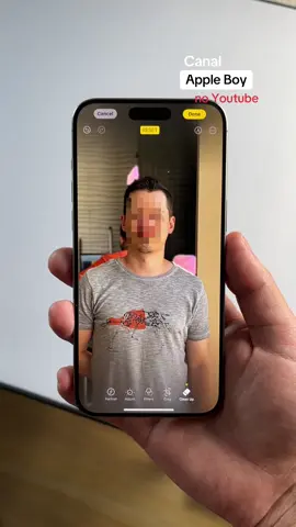 Novo recurso permite remover objetos de fotos no iPhone e censurar rosto de pessoas 😮 A função ainda está em fase de testes e vai ser liberada somente para alguns modelos de iPhones com o iOS 18.1. Confirá o vídeo no Youtube #tiktok #apple #ios18 #iphone #fotos