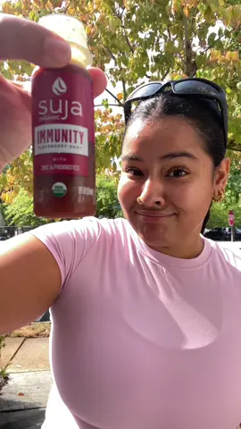 They wanted to be in the video so bad  @Suja Organic Immunity Shot in Elderberry #immunityshot #fyp #parati 