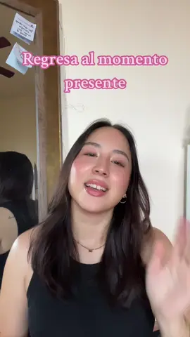 Utiliza este ejercicio cada que te sientas fuera de tu realidad, ansioso o solo para practicar estar mas presente🧘‍♀️👏🏻 . . . . . . #yoga #kariyogui #respira #presente #mindfulness #yogateacher #saludmental
