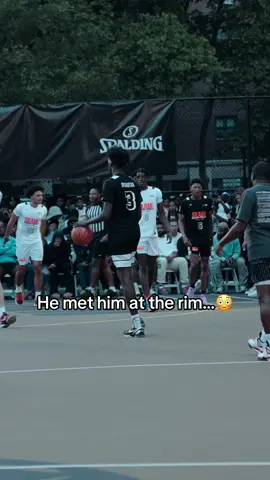 He met him at the rim…😳 #fyp #aau #slam 