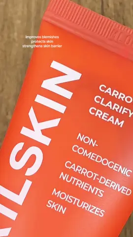 loving the consistency, probably my new favourite moisturiser 🧡🥕  — use ‘INF10MOSA’ on stylevana for discount on all their products!  @APRILSKIN @Stylevana #kbeauty #aprilskin #carrotskincare #koreanskincare #carrotskincareproducts 