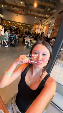 hot breath WHEREEE 🌬️ #floss #flosspick #minitoothbrush #colgatewisp #portabletoothbrush 