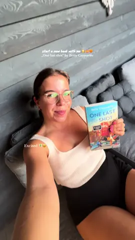 Started my new book for the late summer days 📔🧚🏼🌅✨ #newbook #book #bookish #bookishsummer #Summer #latesummer #summerbooks #sommerbuch #onelastshot #bettycayoutte #startanewbookwithme #reading #readingbooks #booklover #fy 