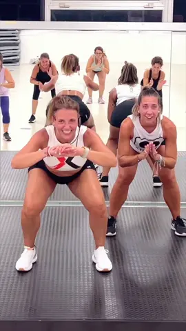 ¿Tus piernas están preparadas para este desafío? ¡Prepárate para vivir una experiencia única de entrenamiento a través del baile con XTROMBA FIT! 🌟💪🏽  En esta emocionante coreografía al ritmo de “Bum Bum Tam Tam”, no solo te divertirás y disfrutarás de la música brasileña, ¡sino que también estarás quemando calorías y tonificando tu cuerpo de una manera divertida y original! 💃🏽🔥 El baile no solo es una forma de expresión artística, ¡sino también una poderosa herramienta para mantenernos en forma y activos! 💃🏽💪🏽 Al bailar al ritmo de la música, estamos trabajando diferentes grupos musculares, mejorando nuestra resistencia cardiovascular y liberando endorfinas que nos hacen sentir felices y llenos de energía. 🌟🔝 ¿Qué mejor manera de ejercitarte que combinando el ritmo, la diversión y la música contagiosa? ¡En XTROMBA FIT te brindamos la oportunidad de ponerte en movimiento, cuidar tu salud y bienestar, y sobre todo, disfrutar al máximo bailando al son de “Bum Bum Tam Tam”! 💃🏽🎶 ¡No te lo pierdas, Ya! ¡Tu cuerpo te lo agradecerá! 💪🏽🔥 #XTROMBAFIT #BumBumTamTam #sentadillas #entrenamientoatravesdelbaile #coreografia #bumbumtamtamchallenghe #bumbumtamtamxtromba #BailaYEntrena #xtromba 🌟