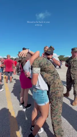 waited 13 weeks for this hug!! best hug EVER!! I love my boy, feels amazing to be back in his arms💗 @edwin #marines #longdistance #bootcamp #basictraining #marinebf #milso  
