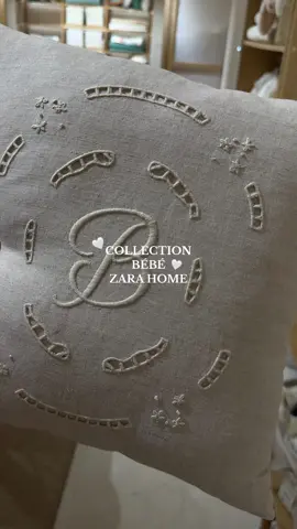 J’ai craquer pour le coussin avec l’initiale ! Et à mon avis le panier en osier bientôt 🤭🤍 #zarahome#zarahomebebe#bebe#zarabebe#zarababy#babylove#zarahaul#zara#mommy#mom#mom2024#29weekspregnant#pregrante#babygirls 
