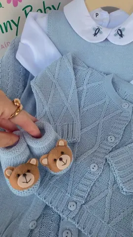 Para comprar clique no link da bio. Para conhecer mais da nossa loja, siga @tinnybaby.maternidade  💳 Parcelamos suas compras e até 4 x sem juros nos cartões de crédito! Garanta já a sua saída de maternidade e eternize esse momento tão especial! ✨ 🚚 Enviamos para todo Brasil! atendimento pelo nosso WhatsApp  67 993520225 #saídadematernidade #saidamaternidade #tricotparabebes #kitmaternidade #maedeprimeiraviagem #saidamaternidadetricot #gravidez #bebê #malamaternidade 