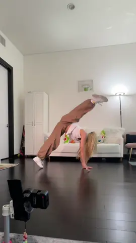 My body hurts from trying this lol part 2 #transitions #bts #transitiontutorial #behindthescenes 