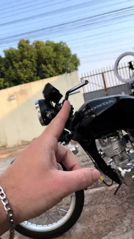 GUIDÃO DE TWISTER NA CG 125! . . . . . . #honda #cg #cg125 #cgfan #motos #motosantigas #duasrodas #125cc #paineldigital #hondabrasil #viajando #foto #caboenrolado #youtube #viagem #youtubers #campograndems #matogrossodosul #244naoecrime #fan2008 #bololo #foguete #mandrake #artecromo #cromado #escape #bololo #explorar #tiktok #explore #viral