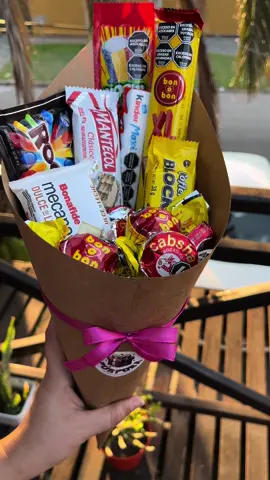 🍫 Paso a paso de como hacer un ramo de golosinas  Siendo que es el primer ramo que hicimos creo que quedo bastante lindo, no? 🥹 #golosinas #chocolates #sorpresas #ramos #ramosdegolosinas #argentina 