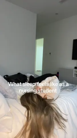 Ça vient de recommencer et je manque déjà de sommeil 🥹😴 #nursingstudent #nursingschool #nurse #nurselife #fyp #foryou #viral #nursesoftiktok #nursetok #nurses 