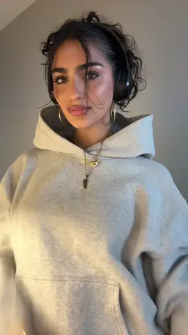 this hoodie on repeat #OOTD #fashiontiktok #style #clothes #fyp #fallfashion #fallfashioninspo #outftitinspo 