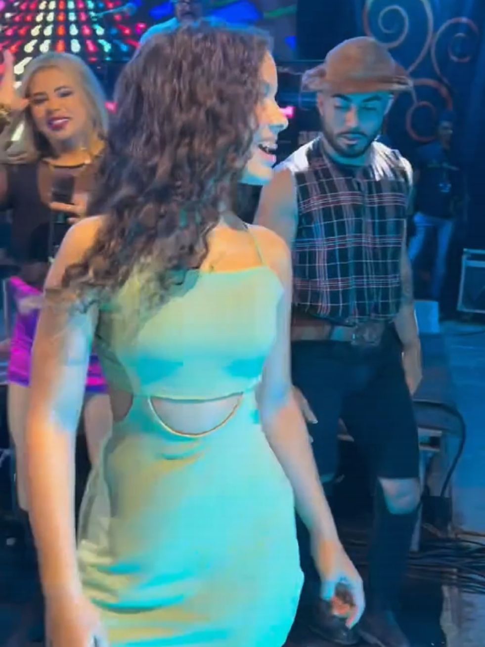tbt não pode deixar passar em branco 💚 #gabrielycastro19 #brazil #fyp #piseiro #forro #foryou #trendingtiktok #foryoupage 