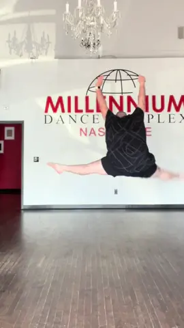 Just messing around, ignore my pale legs #DancersComeInAllSizes #dance #fyp 