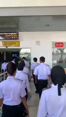 Pasti Bisa #penerbangan #staffbandara #lewatberanda 