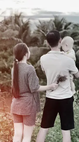 1 gia đình, 2 bữa, 3 người, 4 mùa bên nhau❤️  #capcut #trending #LearnOnTikTok #xuhuongtiktok @𝕏ì 𝔻á𝕔𝕙 ♠️ 