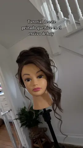 Si vieron el envivo de hoy?  Bridal hairstyle  #messyupdo #hairtutorial #bridalhairstyle #hairstyles #updos #eleganthairstyle #messytiktok #kimk #mannequin #hairstylist #kc #makeupartist #quinceañera 