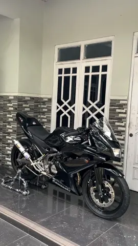 RR New juga boleh ganteng🤩  #kawasakininja #kawasakininjarr #kawasakirr150 #krr150 #ninja150 #ninja150rr #ninja150rrnew #ninjarrnew #ninjarr #ninjarr150 #sunmori #kawasakininjaindonesia #2stroke #2strokeindonesia #2strokelovers #2tak #2takindonesia #2taklovers #2takmenolakpunah #fyp #foryoupage #foryourpage 