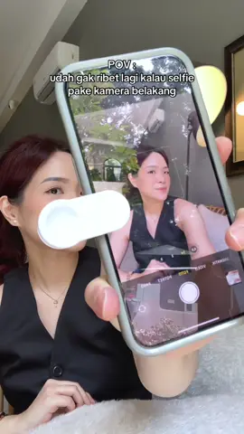 Selalu bawa mirror clip ini kemana mana, selfie pake kamera belakang jadi pas posisi nya✨  #mirrorclip #mirrorcliphandphone 