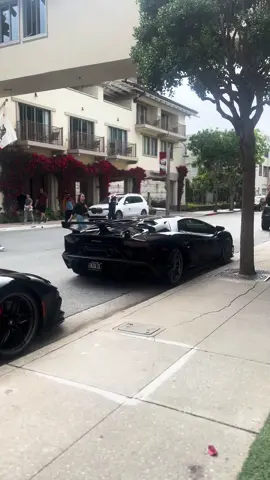 Batman🦇.                                                 #carsoftiktok #fy #fypシ゚viral #carweek #caredit #lamborghini #svj #cars #trending #carspotting #blowthisup #edits #batman #black 