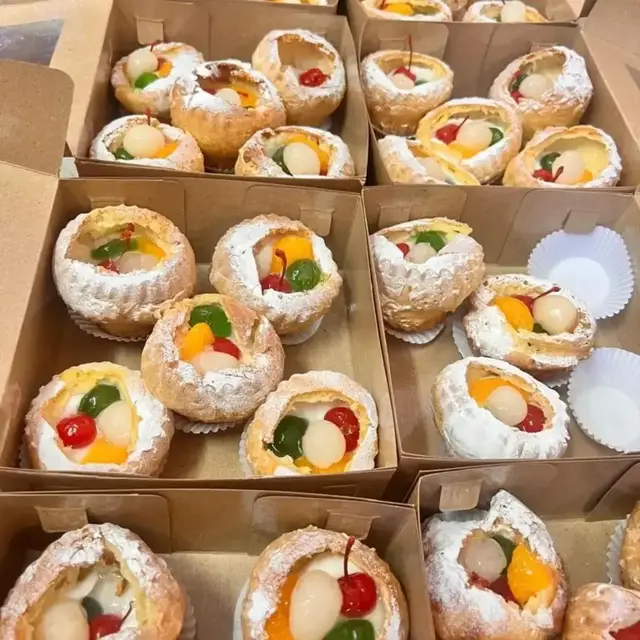 SOES MONTOK VIRAL  Assalamualaikum 👏🏻 https://wa.me/‪085779031638 Untuk pemesanan silahkan chat admin kami👆🏻 Kami Siap Menerima Berbagai Macam Pesanan Makanan, Minuman, Kue, Dll.  CHAT SILAHKAN ADMIN KAMI👇 READYY 😍😍😍 KAMI SARANKAN UNTUK PEMESANAN YANG MAU DIAMBIL KE LOKASI, INFO TERLEBIH DAHULU, AGAR KAMI SIAPKAN DAHULU SEBELUM KEDATANGAN ANTISIPASI MENUNGGU TERLALU LAMA KARENA ANTRIAN PEMESANAN ONLINE😀  Silahkan cek album kami.. Banyak sekali pilihan aneka makanan & minuman Kalian pasti syukaaa...😍😍😍 Bisa cek di sosmed MOMMY KITCHEN👇 FB : Chaca Chaca IG : chacaclf_official GoFood : Mommy Kitchen, Dahlia (https://gofood.link/u/0pbkd) Alamat Kami :  ----------------------- 1. RUKO PERUMAHAN CENTRAL PARK CIKARANG  Jl.boulevard raya blok A2 no 14 Cikarang utara Sederetan Alfamart bunderan pertama Lurus aja ruko ruko lantai 2 Spanduk CV.RAJA MAHKOTA SEJAHTERA 2. PERUMAHAN CENTRAL PARK CIKARANG Jl. Dahlia Blok C1 No. 20 RT58/RW23 LEMAH ABANG CIKARANG UTARA CHACA CLF GROUP --------------------------------- WEDDING ORGANIZER SANGGAR RIAS & KATERING CHACA CLF CV. RAJA MAHKOTA SEJAHTERA KATERING CHACA CLF SIAP MENERIMA BERBAGAI ACARA APAPUN & KATERING ONLINE MOMMY KITCHEN DAFTAR MENU READY SETIAP HARI😍 Kami menerima pesanan katering - Nasi Box - Snack Box - Prasmanan - Paket Ultah - Paket Tumpeng Mini - Tumpeng Besar  - Kue Ultah - Aneka Kue Tampah - Paket Nasi Kotak Untuk Karyawan PT dan tersedia toko kue utk menyediakan aneka makanan & minum harga terjangkau & enak Yukk yang mau bertanya tanya silahkan chat admin kami #kuliner #katering #kekinian #makan enak #viral #cikarang #jababeka #pilar #kebon kopi #kabupatenbekasi #jababeka1 #jababeka2 #cikarang utara #cikarang timur #cikarangbarat #cikarangselatan #fyp 