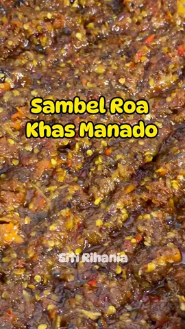 Sambel Roa, salah satu sambel khas kota manado yang enak banget dijaddin stock lauk dirumah atau dimakan sama pisang goreng.  Masak kali ini jadi makin sat set karna aku pakai chopper dari @Joil yang bisa untuk memotong daging dan menghaluskan perbumbuan lainnya☺️ Bahan : - ikan roa asap - cabe rawit sesuai selera - 10 siung bawang merah - 5 siung bawang putih - 3 buah Tomat  - 1 sdm garam - 1/2 sem penyedap rasa - 1/2 sdm gula pasir - gula merah sesuai selera (bisa diskip) #sambel #sambelroa #resepsambel #manado #makanan #masakan #reseptiktok #masakanrumahan #masakanindonesia #serunyakuliner #serunyaliburan 