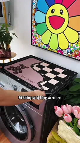 Trải thảm chống trượt cho máy giặt tại nhà có khả năng chống nước, chống bụi bẩn, chống nắng và chống bụi. Nếu nhà bạn có máy giặt thì có thể chuẩn bị sẵn!! #thammaygiattulanh #tienich #thietthuc #jizonguyen 