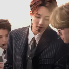 he needs to bring the red hair back #seventeen #jeonghan #jeonghanseventeen #seventeenedit 