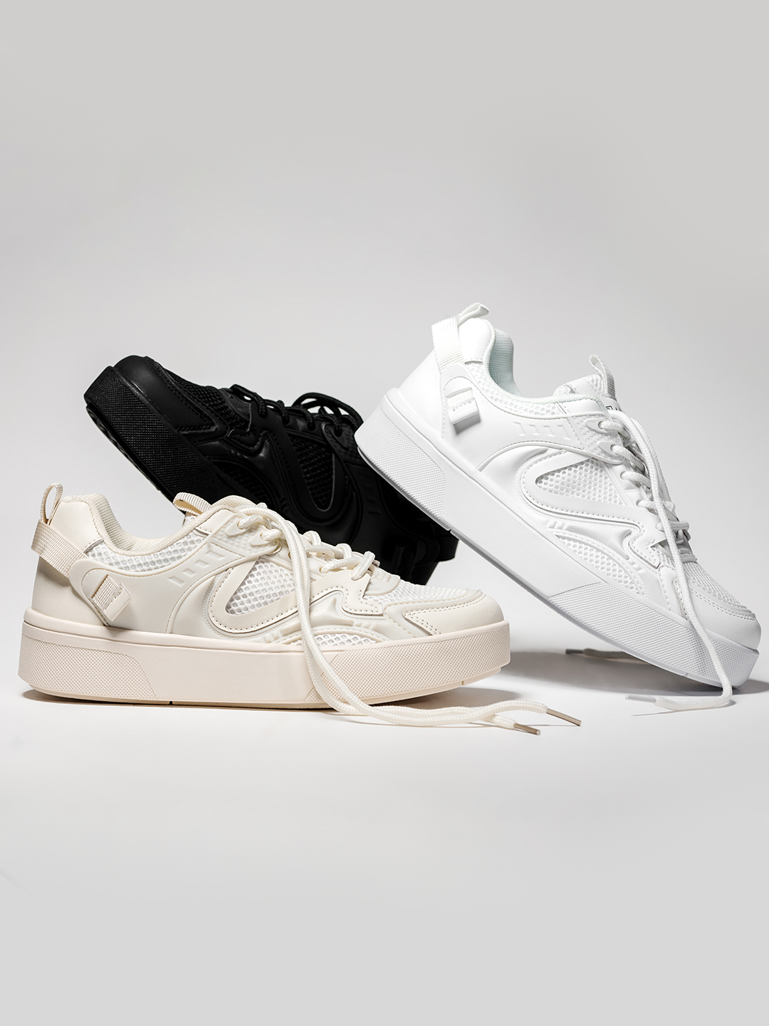 Os tênis Ramarim chegaram para transformar seus looks com estilo e atitude. São o par perfeito para acompanhá-la em qualquer ocasião! Escolha o seu SNK favorito e arrase. 💖 E aí já escolheu a sua cor favorita? 😍 Disponível em diversas lojas de todo o Brasil, acesse: www.ramarim.com.br/nossas-lojas e em breve em nosso marketplace. Ref: 2483232 #ramarim #primavera #verao #citytobeach #sapatofeminino #tenis #SNK #fashion