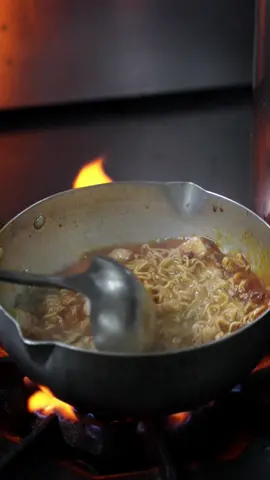 🔥Savor the bold flavors of TomYam Mama with Chicken Balls at Mr. Tuk Tuk in One Utama! 🍲🌶️ Feel the warmth and taste the excitement in every bite. Join us today! 🌟✨ #mrtuktuk #sedap #thaifood #foodies