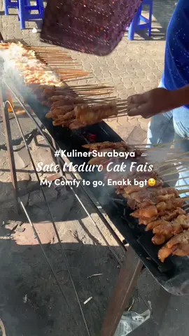 Aslii ini enakk bangett, satenyabitu dagingnyaa gede banget lohh. Dan bikin kenyang mampuss di akuu🤤🤩 #fyp #foryoupage #rekomendasikuliner #kulinergresik #kulinersurabaya #placetogosurabaya #kulinertiktok #satesurabaya 