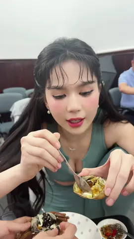 “ Cua lông “ tiếp sức cho 12 tiếng livestream của tui nà mấy bà ơi 😋🦀 #ngoctrinh #ngoctrinh89 